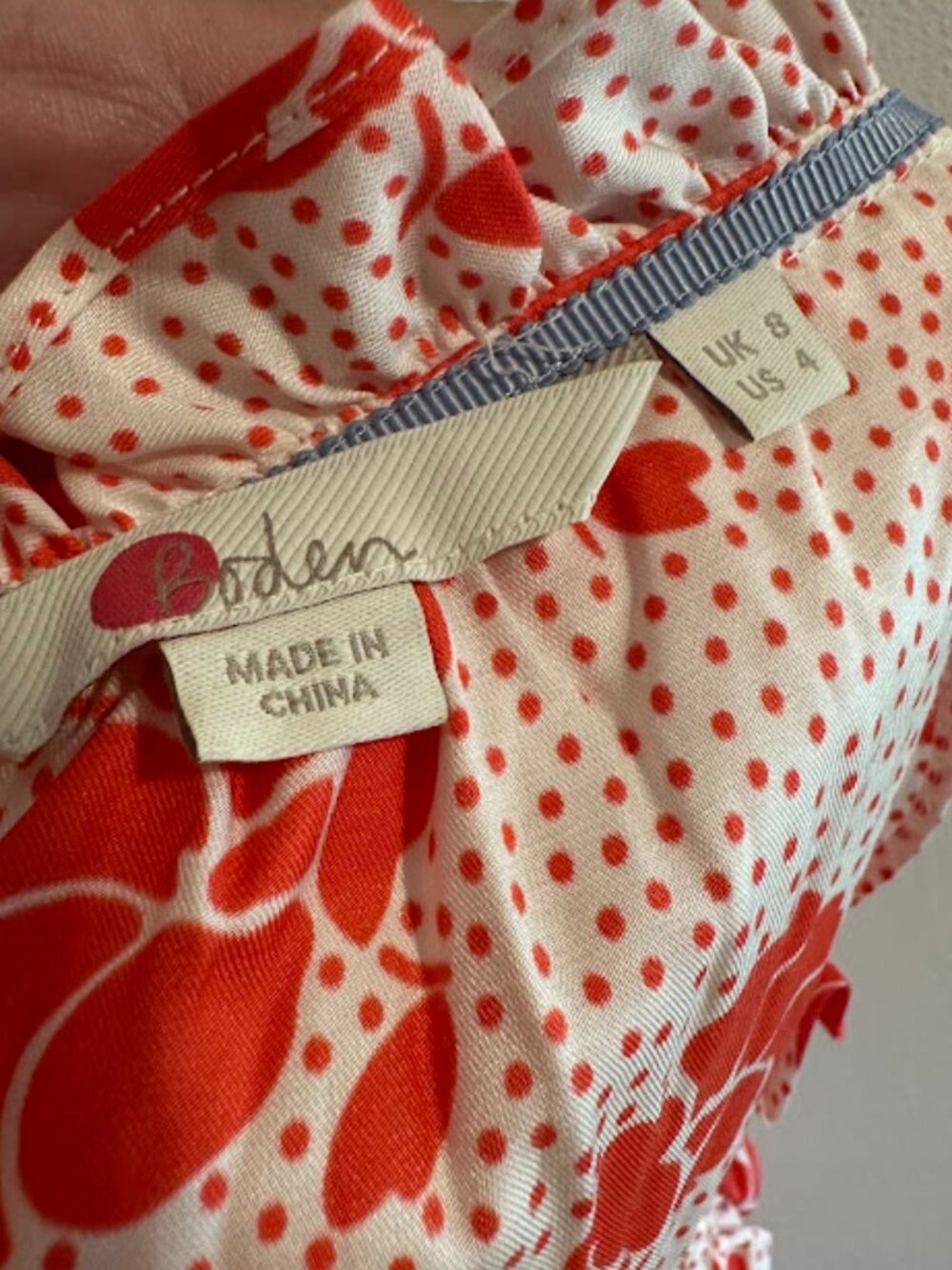 Boden Silk Peach/Red Floral Print Short Sleeve Ruffled Neckline Top - Size US 4 - Picture 3 of 6